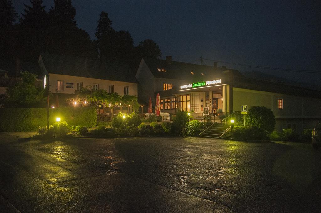 Gasthof Zur Traube Grein Bagian luar foto